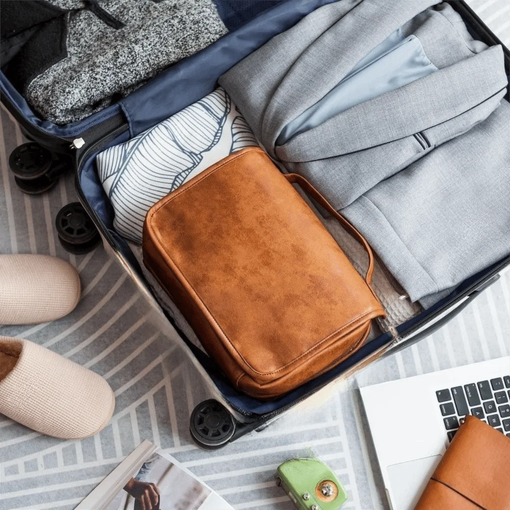 Multi-Pocket Makeup Bag Large Size Waterproof Design Hanging Toiletry Bag PU Leather 3-in-1 Dopp Kit Business Trip